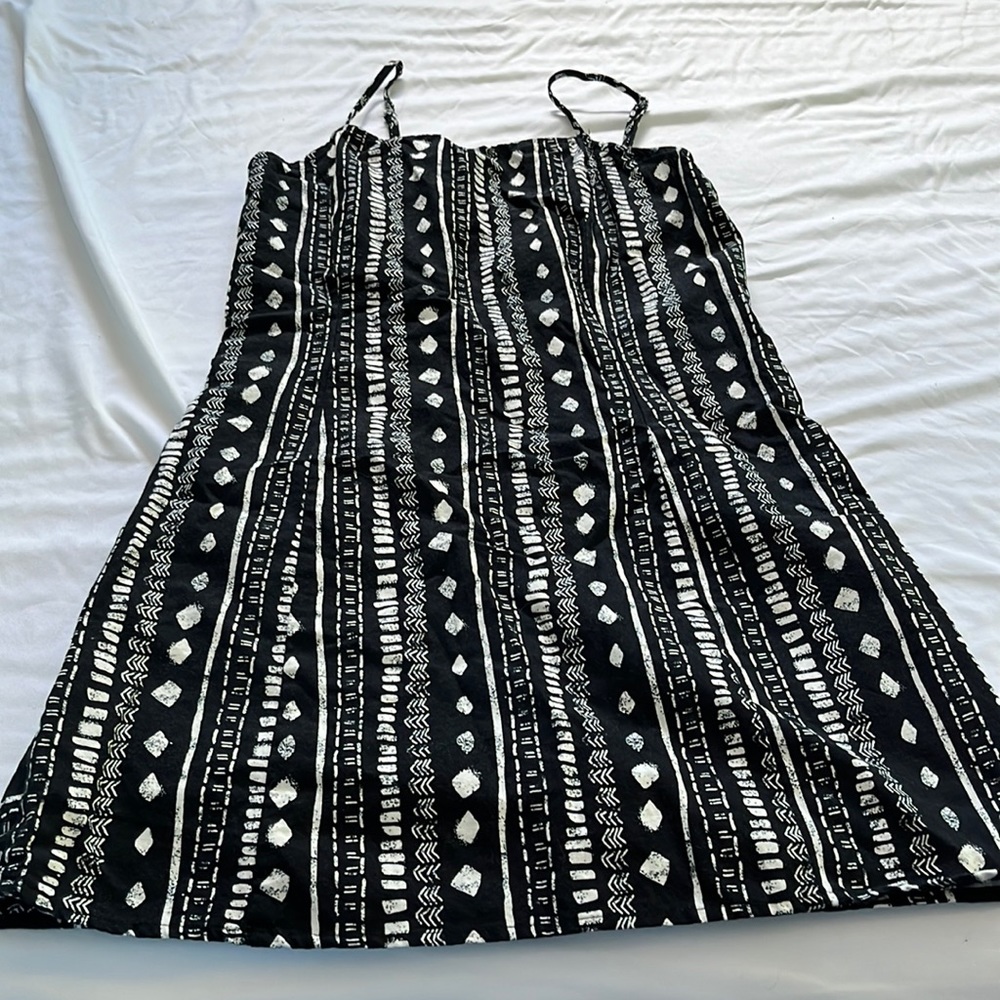 Black and white patterned Forever 21 dress, size M